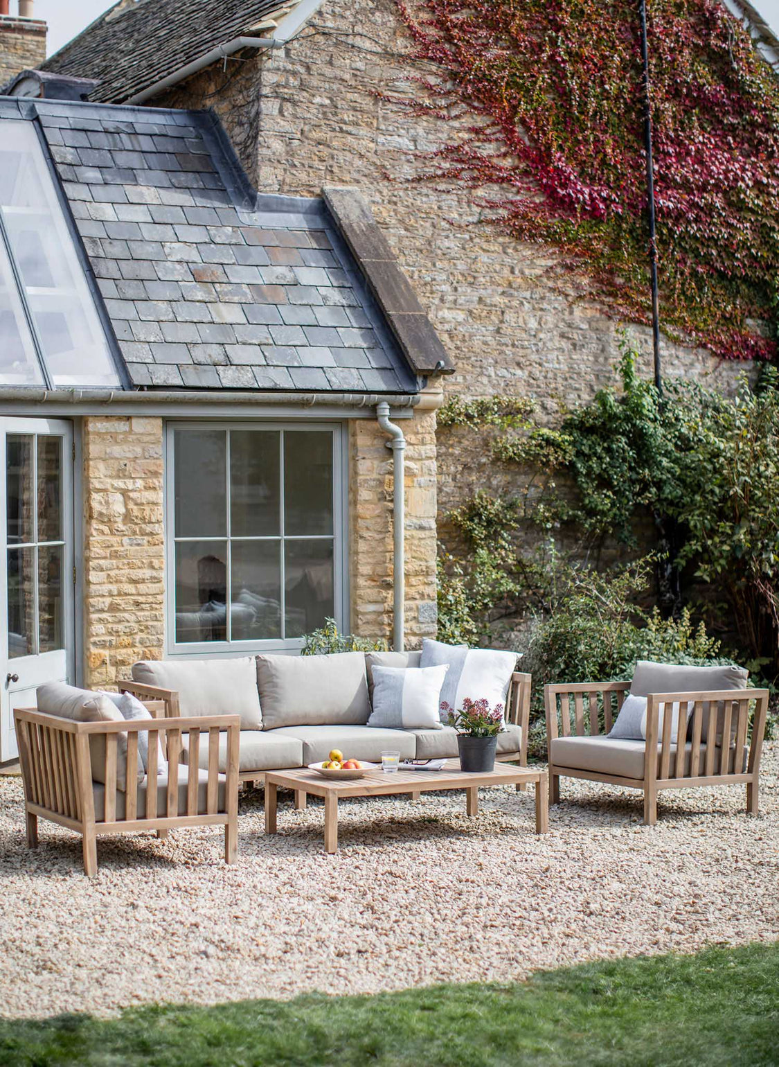 files/Porthallow3SeaterSofaSet-Acacia-Lifestyle-FUAC14.jpg
